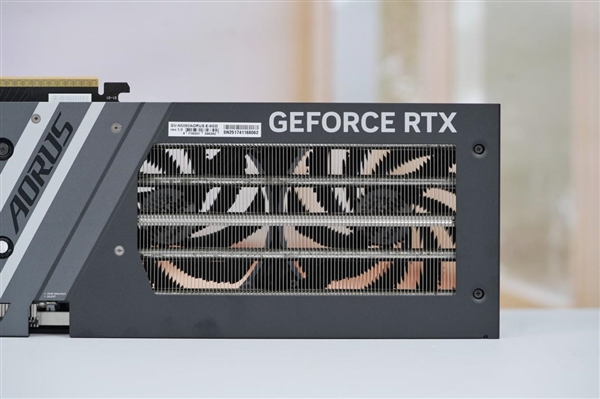 技嘉新甜点卡！小雕AORUS RTX 5060 ELITE 8GB显卡图赏-图9