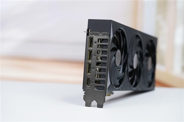 技嘉新甜点卡！小雕AORUS RTX 5060 ELITE 8GB显卡图赏-图11