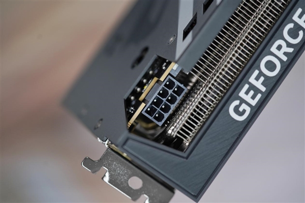 技嘉新甜点卡！小雕AORUS RTX 5060 ELITE 8GB显卡图赏-图15