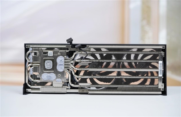 技嘉新甜点卡！小雕AORUS RTX 5060 ELITE 8GB显卡图赏-图16
