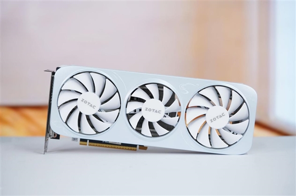 温润如玉！索泰RTX 5060月白显卡图赏-图1