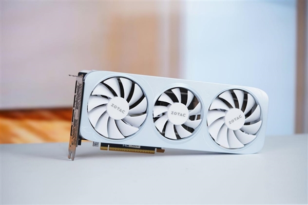 温润如玉！索泰RTX 5060月白显卡图赏-图3