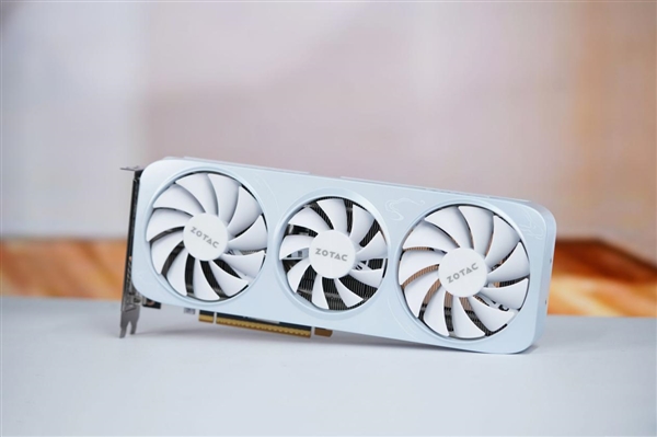 温润如玉！索泰RTX 5060月白显卡图赏-图4