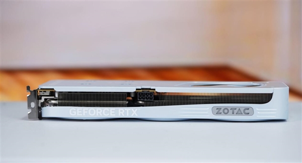 温润如玉！索泰RTX 5060月白显卡图赏-图6