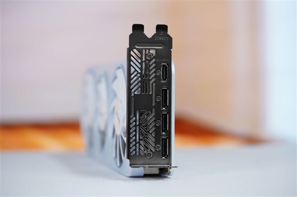 温润如玉！索泰RTX 5060月白显卡图赏-图9