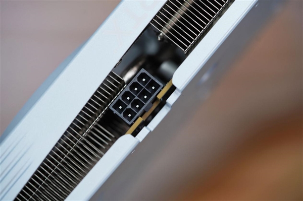 温润如玉！索泰RTX 5060月白显卡图赏-图14