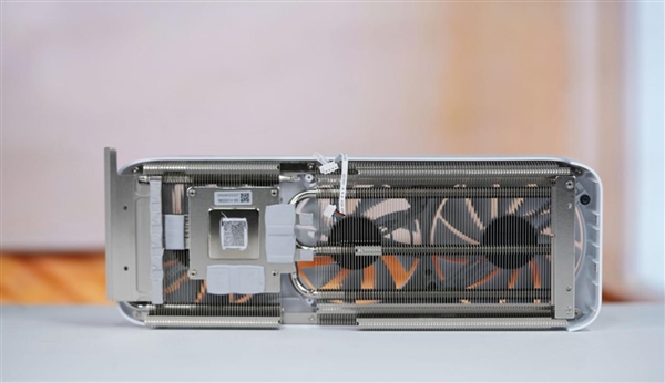 温润如玉！索泰RTX 5060月白显卡图赏-图15