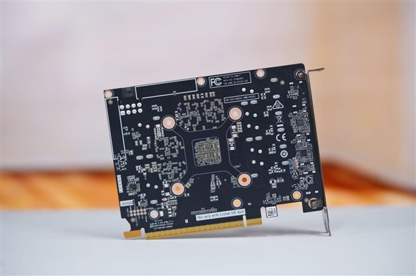 温润如玉！索泰RTX 5060月白显卡图赏-图17