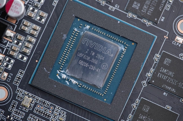 温润如玉！索泰RTX 5060月白显卡图赏-图18