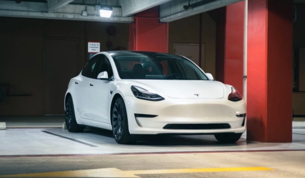 t是什么牌子的汽车？特斯拉（Tesla）