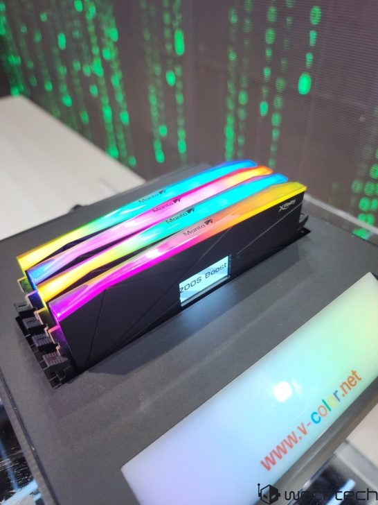 万物皆可屏！全何展出全球首款带LCD屏DDR5内存-图2