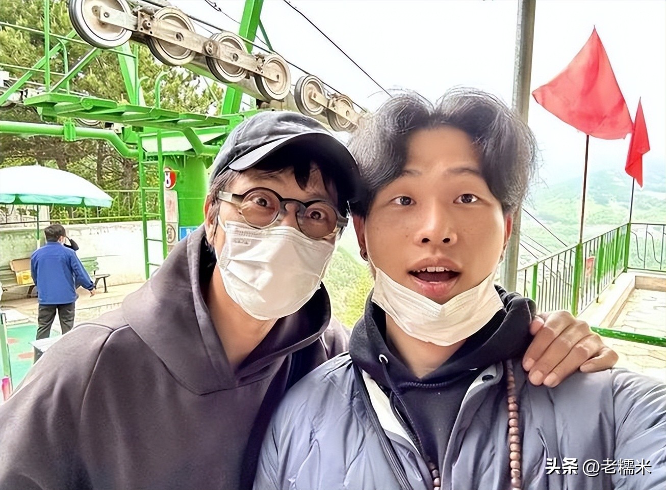 陈坤儿子大学毕业 父子俩合照庆祝