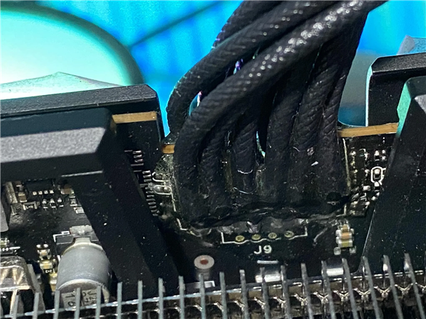 防止显卡接口烧熔！玩家给RTX 4090电源线装上保险丝：但还有更狠的-图3