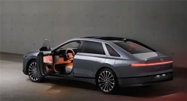 韩系B+级豪华行政轿车！2026款现代雅尊曝光：约合19.9万元起-图4