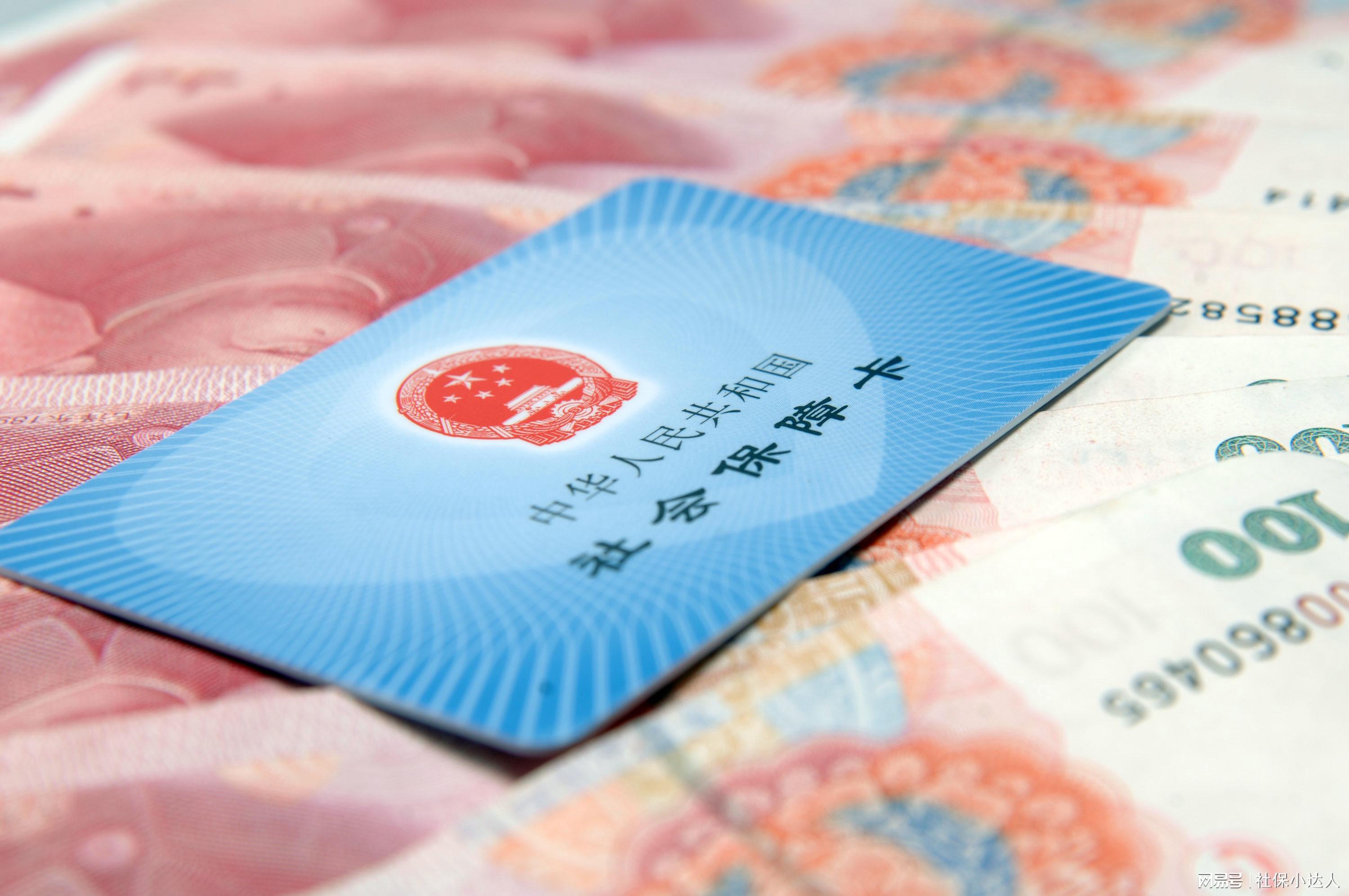 退休人员注意了！2025年养老金调整，3500元以下居然能领这么多