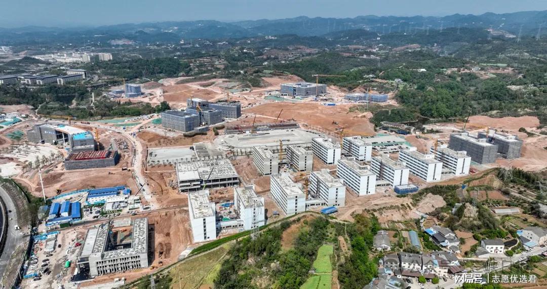 湖北三峡职业技术学院环境好不好？山水校园，舒适拉满！-图2