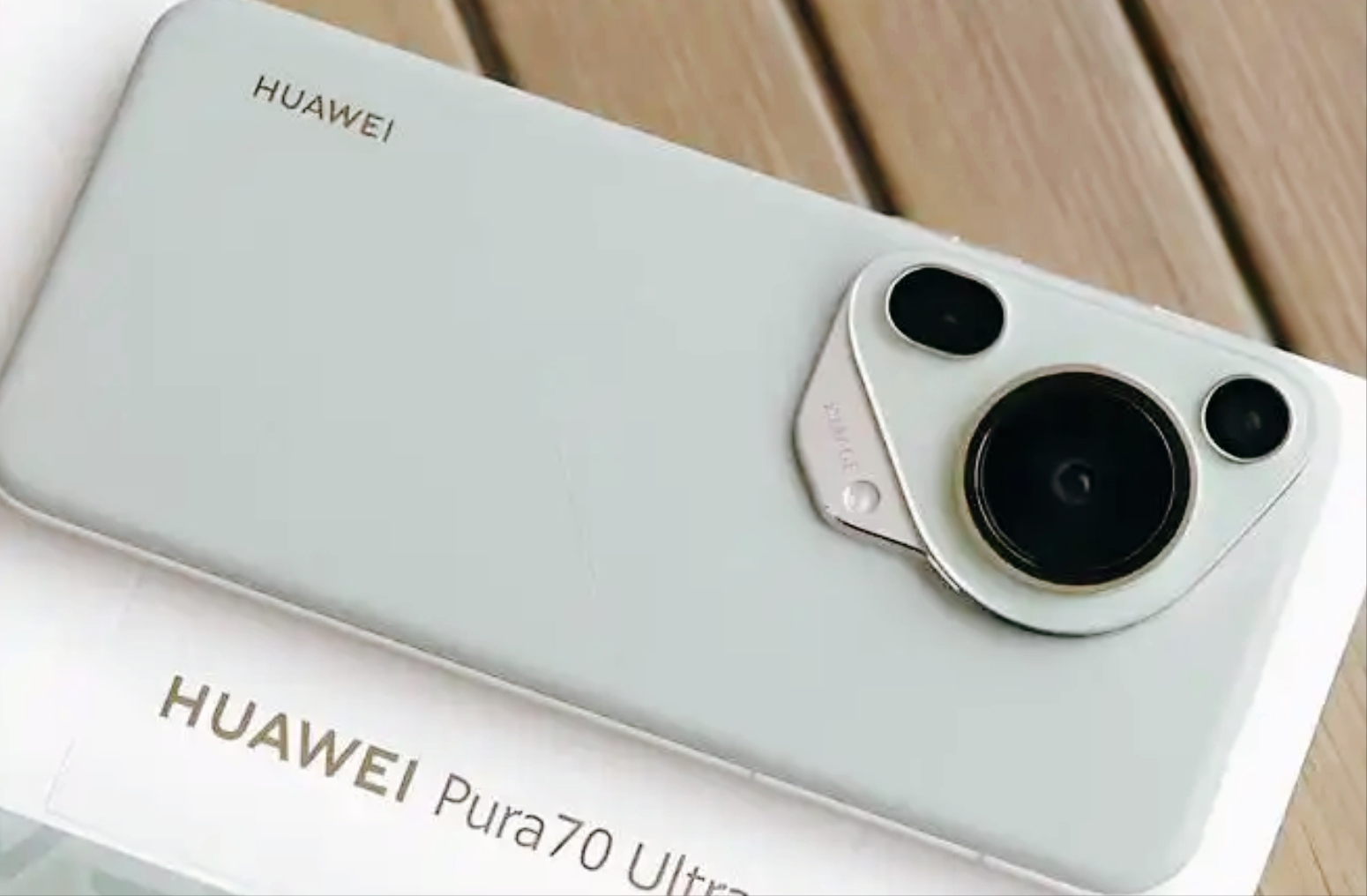 余承东官宣Pura80六月发布,三主摄+可变光圈,全系侧边指纹技术