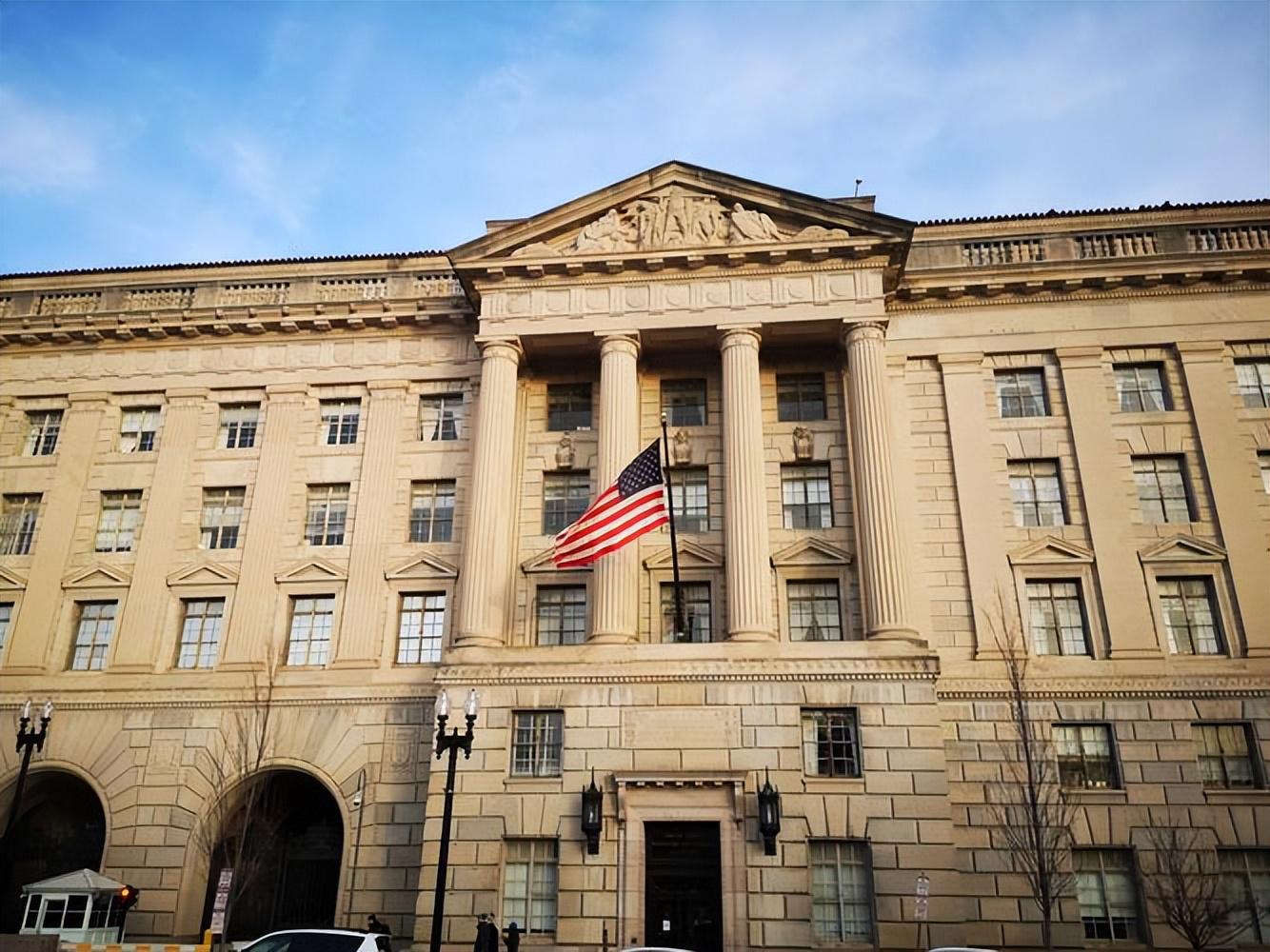 苹果战略拐点来了?iOS 18.6国行接入国产AI,美国商务部出手干预