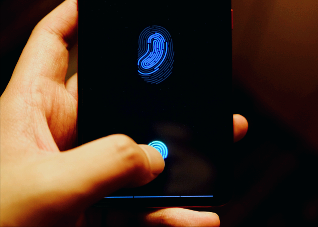 华为自研指纹技术破局!Pura80或首发屏下方案,Mate80走侧边路线