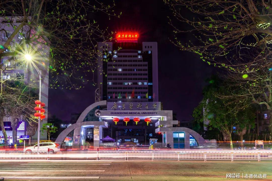 广东医科大学环境好不好？距离海边一公里？还能免费喝椰汁？-趣考网