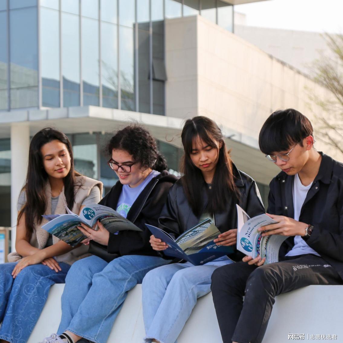 北师港浸大怎么样?全国首个!近90%升学率