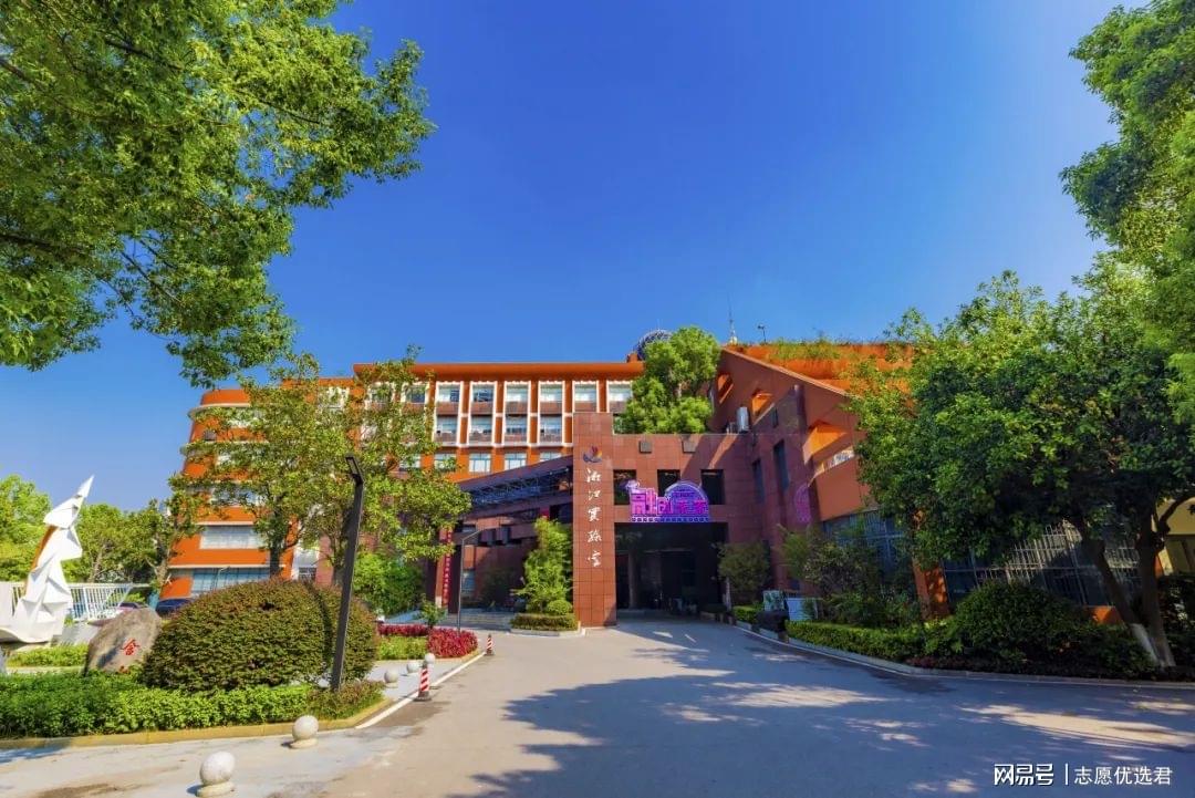 湖南工商大学就业怎么样好不好？4年蝉联全省第1，实力比肩985！