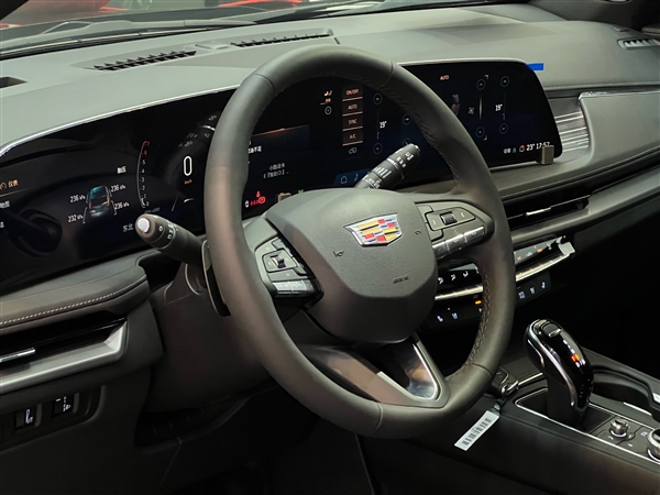 16万圆你豪车梦！凯迪拉克XT4上市 一口价15.99万起-图3