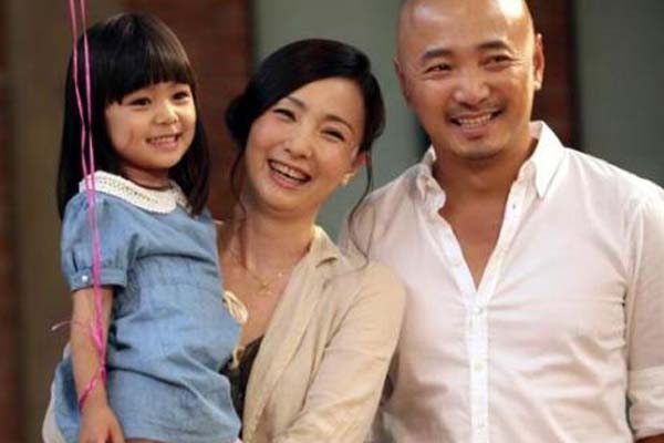 徐峥的女儿被曝光颜值超高叫什么名字 在机场公然不让陶虹牵手被爸爸宠坏了