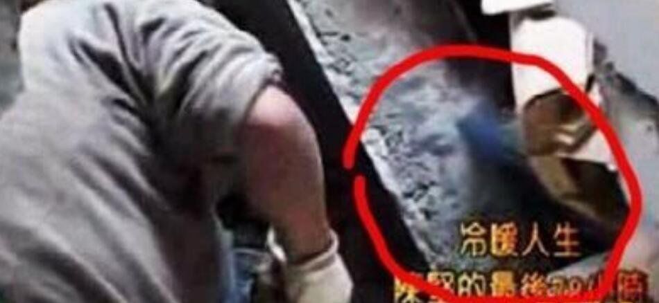 汶川地震恐怖真实图片 陈坚鬼脸原视频(半张脸是不是真的)-图1