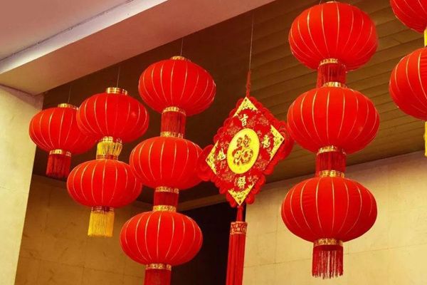 中国结挂件有什么寓意 风水讲究：中国结挂件挂在哪里好-图2