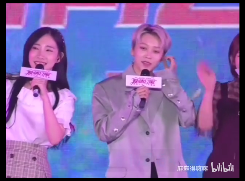 刘雨昕是男是女 束胸：刘雨昕的胸为什么是平的呢-图7