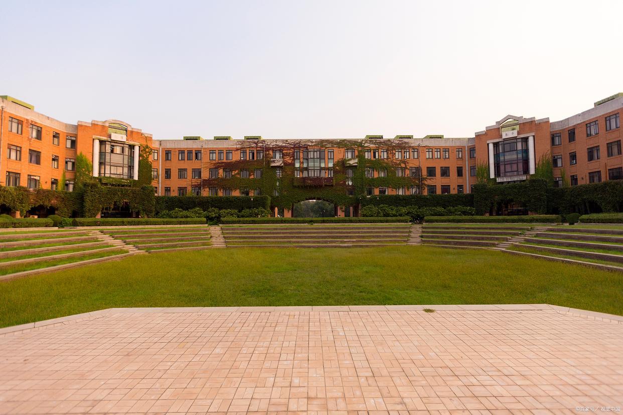 清华大学光华学院:培养具有国际视野和创新能力的高素质人才