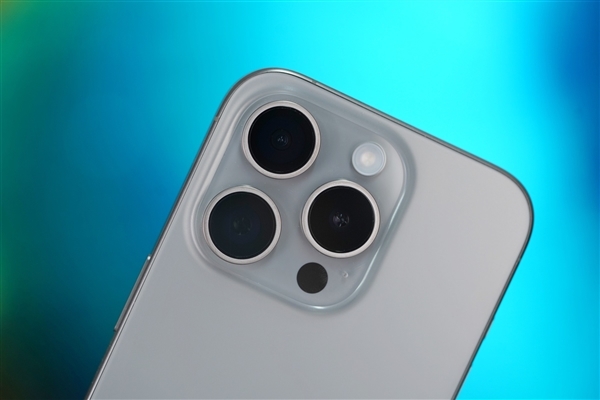 iPhone手机如果美国产一部卖2.5万！苹果将硬扛关税-图1