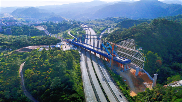 跨度达180米！国内在建高铁最大跨度系杆拱主体完工-图2