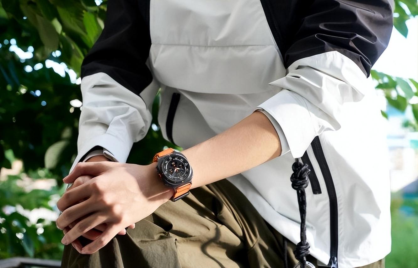 让健康管理更加便捷高效，三星Galaxy Watch Ultra手表贴心守护