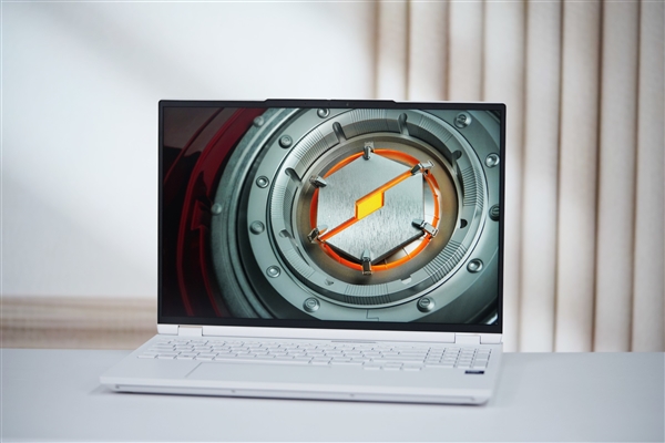 酷睿Ultra 9+RTX 5090双绝！机械革命耀世16 Ultra图赏-图1