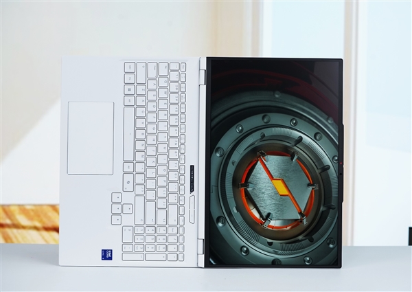 酷睿Ultra 9+RTX 5090双绝！机械革命耀世16 Ultra图赏-图6