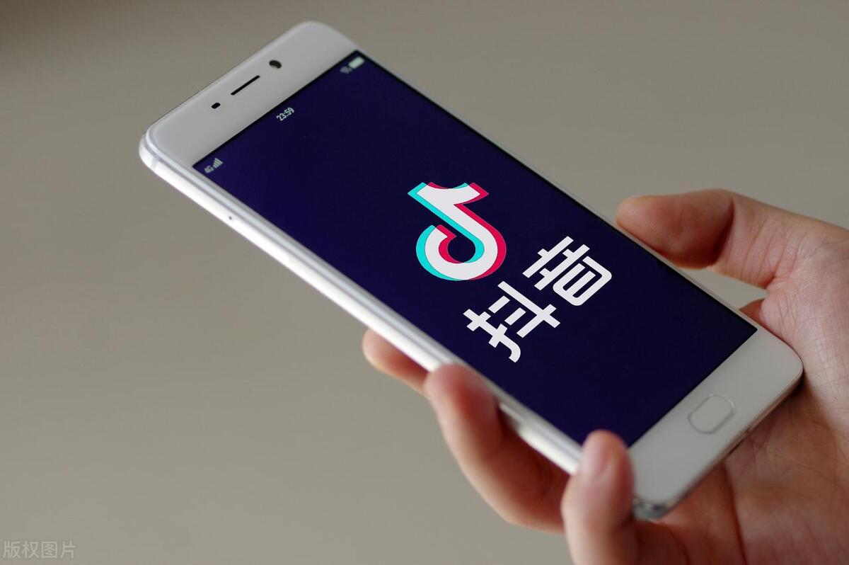 抖音怎么切换另一个账号？-趣考网
