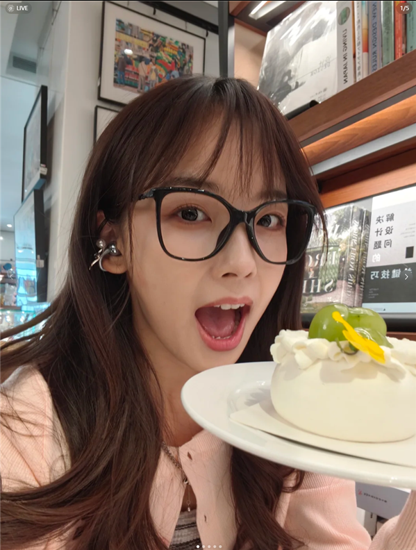 王冰冰OPPO Reno14人鱼姬自拍！梦幻配色引爆全网-趣考网