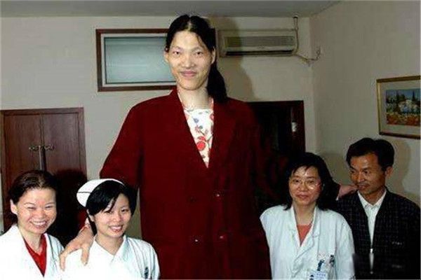 世界之最的人有哪些 这五个人身高如此巨大的原因-图3