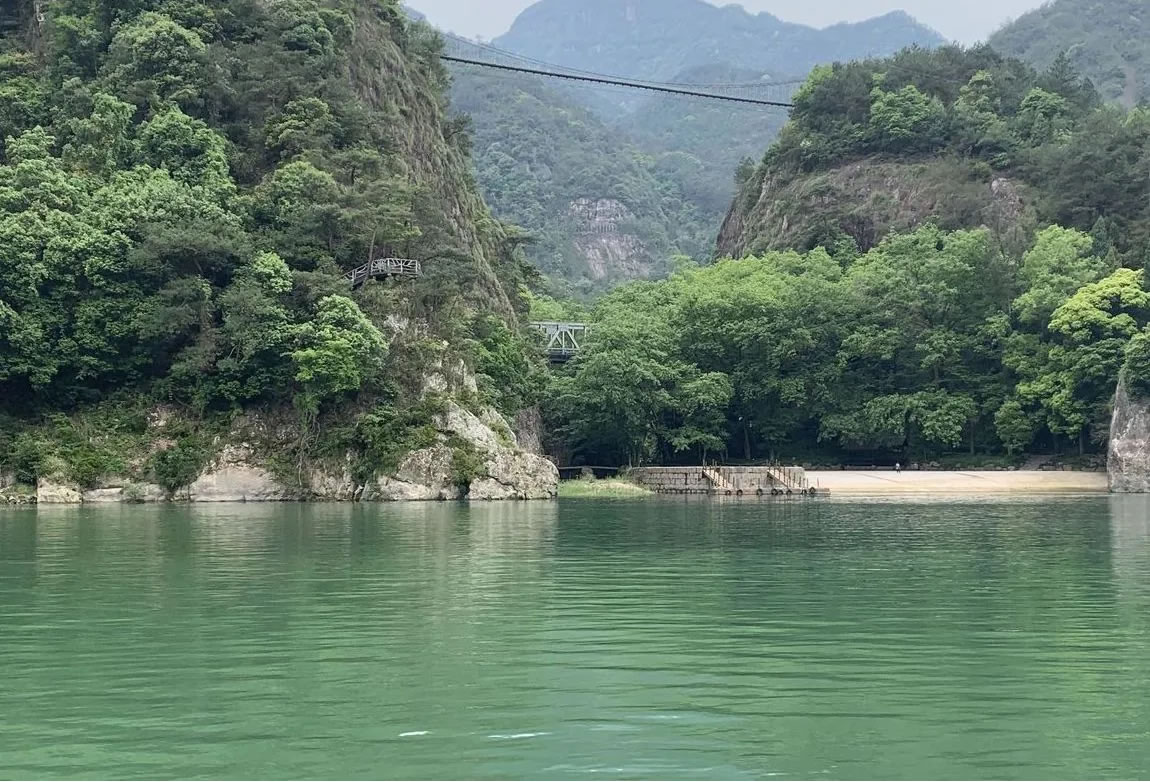 石门洞旅游攻略：以其壮观的瀑布群被誉为“洞天仙境”