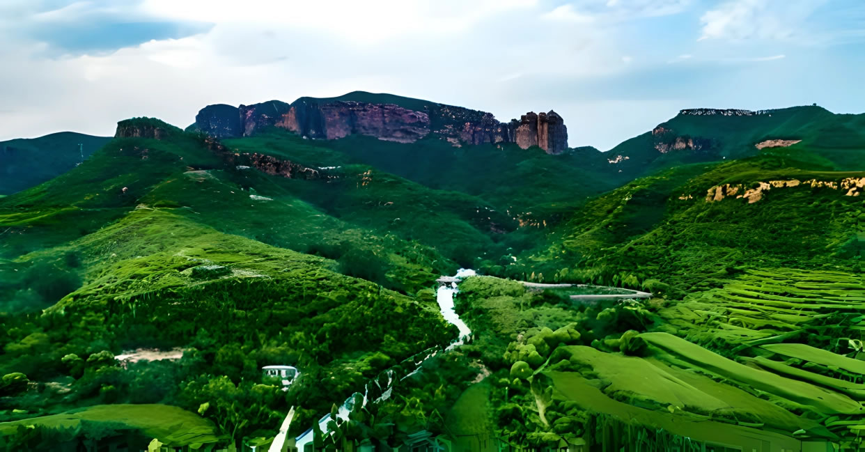 河北天台山旅游攻略：登山徒步？俯瞰红色石英砂岩地貌(图1)