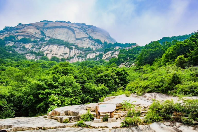 阜平天生桥风景区旅游攻略：中国北方最大的瀑布群(图1)