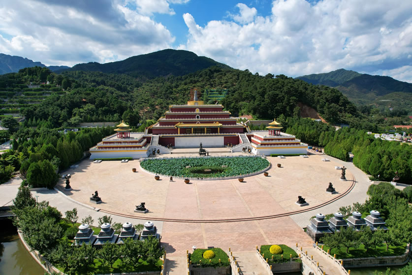 万佛园景区旅游攻略：展现佛教文化为主的大型仿古观光园林
