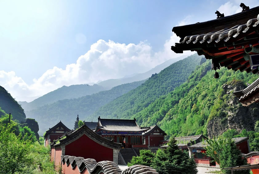 小五台山金河景区旅游攻略：自然奇观与佛教文化融合