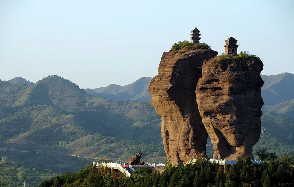 双塔山旅游攻略：大自然的鬼斧神工攒成了奇异的自然景观