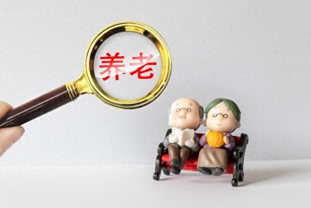 8月在湖北事退，工龄41.08年，个人账户11.5万，养老金有10000吗