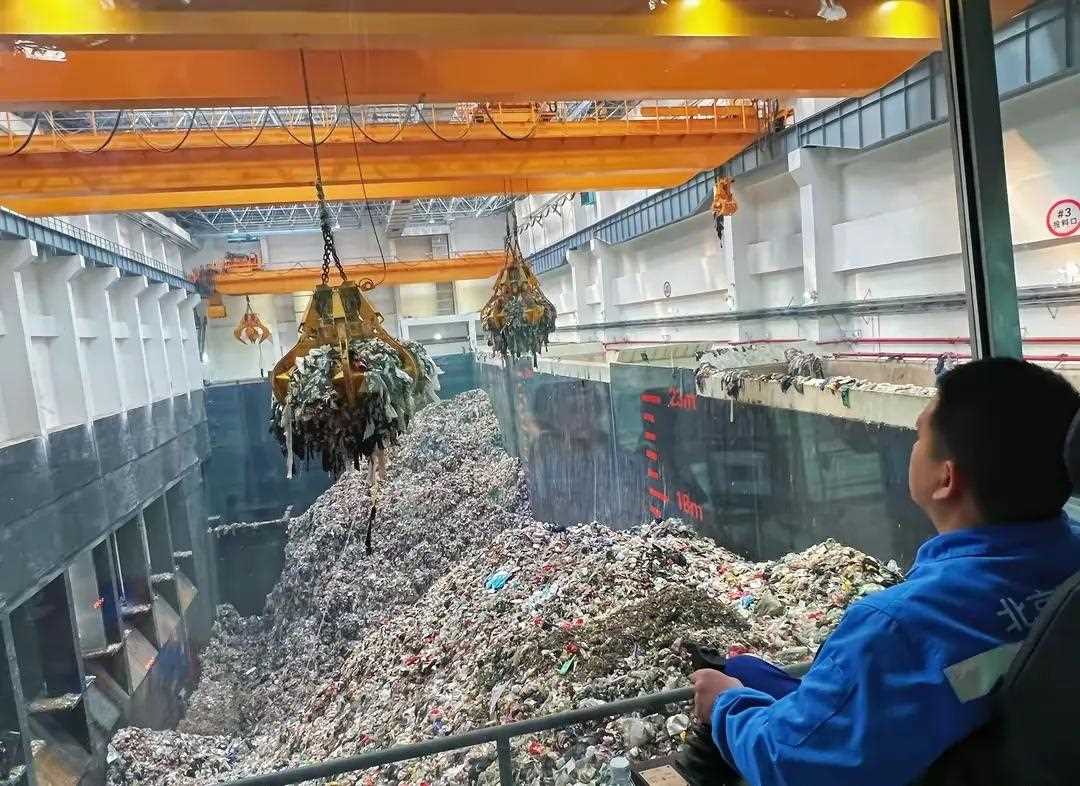 中国的垃圾不够烧了:垃圾争夺战,为抢垃圾竞然争得不可开交