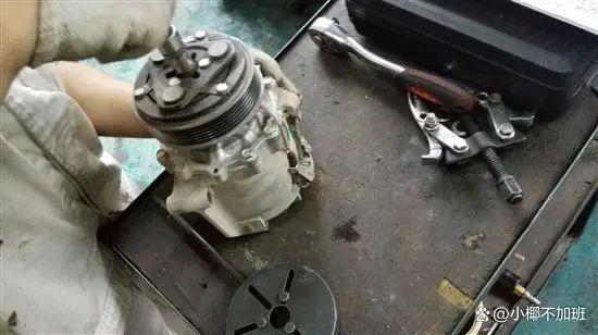 空调一直嗡嗡响噪音老大咋处理啊