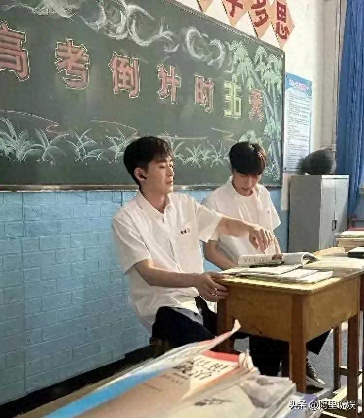41岁张翰扮嫩演高中生被说太老,这事背后还有这些原因的